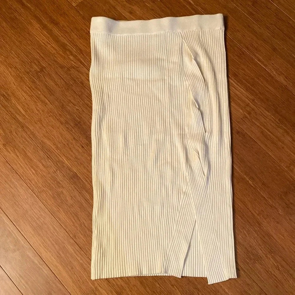 Maeve Dresses & Skirts - Maeve by Anthropologie womens XL knit skirt- cream - ribbed - great condition